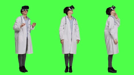 Arzt-Nutzt-Interaktive-Virtual-Reality-Linse-Auf-Headset-Im-Studio